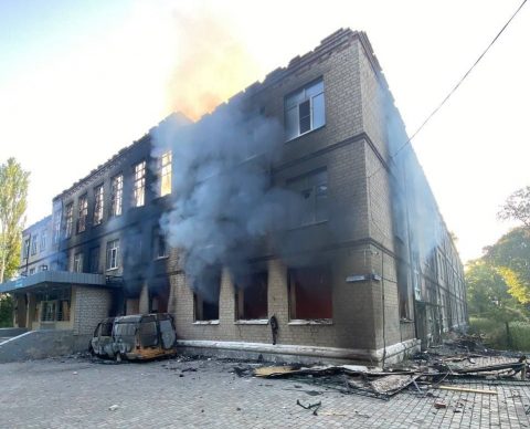 Окупанти обстріляли школу снарядами РСЗО “Град” з магнієвим зарядом