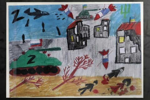 “Мамо, я не хочу війни!” . У Польщі відкриється виставка дитячих малюнків про війну