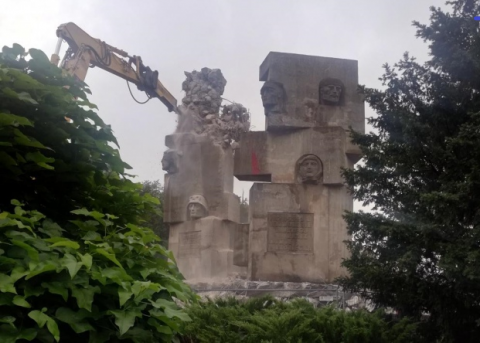 У Польщі почали зносити черговий пам’ятник радянського часу