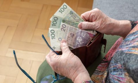 В Польщі з серпня почнуть виплачувати чотирнадцяту пенсію