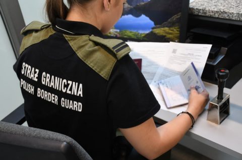 Заїхала до Польщі по фальшивим документам під час спрощеної процедури перетину кордону