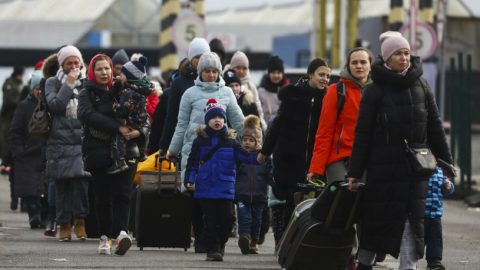 Коли та якою буде друга хвиля біженців з України?