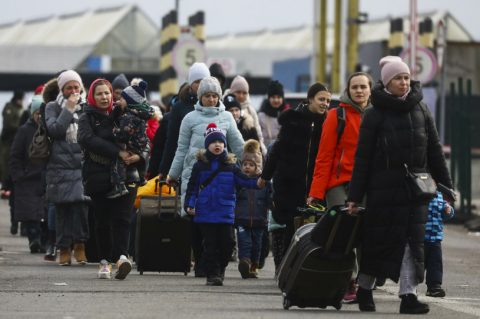 Коли та якою буде друга хвиля біженців з України?
