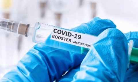У Польщі доступна друга бустерна доза COVID-вакцини для людей 12+