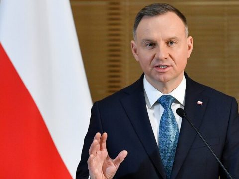 Президент Польщі підписав поправки до Трудового кодексу