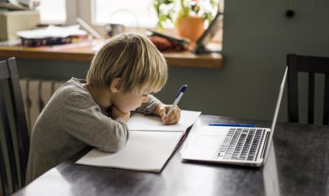 Уряд Польщі запровадив новації – ноутбуки для всіх учнів 4 класів