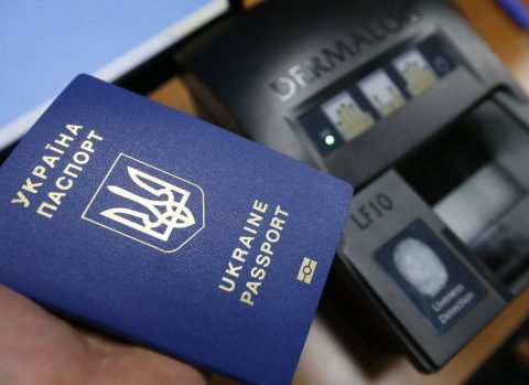 У Гданську відкрили стаціонарний центр оформлення українських паспортних документів