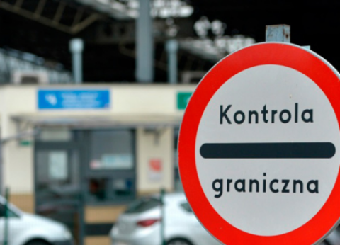 Польща оновила правила перетину кордону українцями