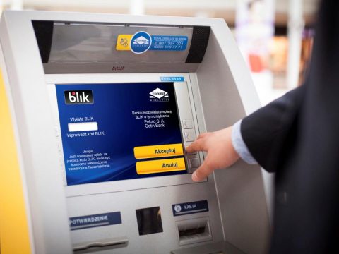 Що робити коли польський банкомат не повертає вашу карту?