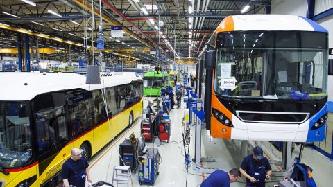 Чи втратять працю українці через закриття автобусного заводу Volvo у Вроцлаві?