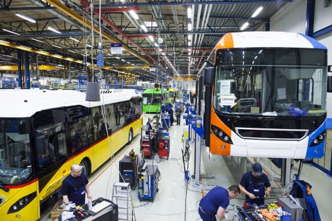 Чи втратять працю українці через закриття автобусного заводу Volvo у Вроцлаві?
