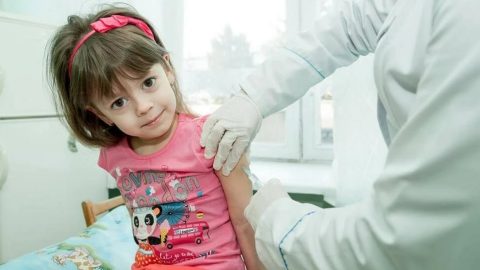 Вакцинації для дітей з України в Польщі. Що варто знати?