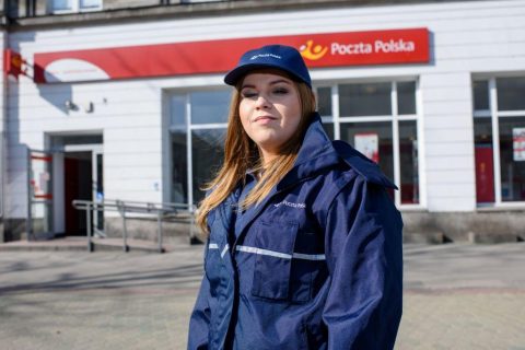Польська пошта шукає працівників та заохочує їх зарплатнею