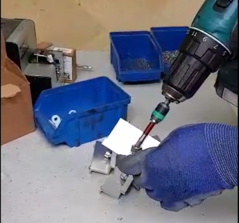 Жінки на комплектування деталей, без конвеєра