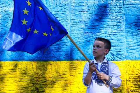 Українці у ЄС: де залишаються та звідки втікають. Дані Євростату
