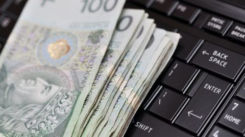 Як повернути гроші помилково вислані на інший номер рахунку в Польщі?