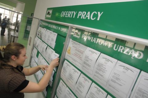 Виплата допомоги по безробіттю в Польщі. Хто та на яких умовах може її отримати?