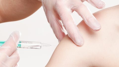 В Польщі розпочато програму щеплення від сезонного грипу. Хто має право на безкоштовну вакцинацію?