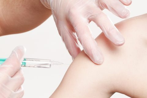 В Польщі розпочато програму щеплення від сезонного грипу. Хто має право на безкоштовну вакцинацію?