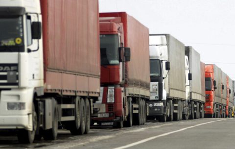 2900 українських вантажівок у чергах на території Польщі через блокування кордону