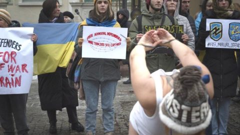 Акція-перформенс у Гданську як нагадування для ООН та Червоного хреста – що полон  то пекло. ФОТО