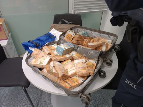 В аеропорту Мюнхена затримали пенсіонера з України з великою сумою грошей
