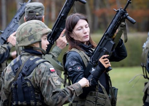 Жінки в польській армії. Чим вони займаються та скільки заробляють?