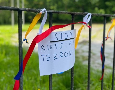 Українці в Гданську пікетували покладання квітів росіянами на 9 травня. ФОТО