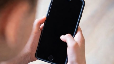 Без телефонів у школі – нові правила в Польщі з 2026 року