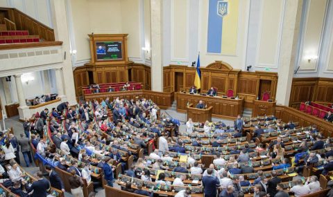 Політичний розлом у Києві: чим загрожує криза для України та її громадян у світі