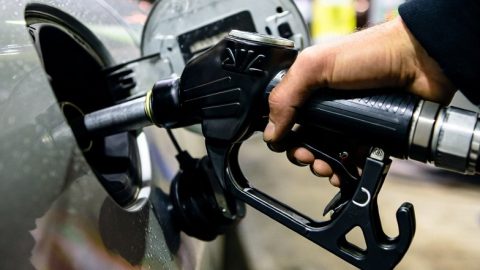 Уряд Польщі ухвалив рішення про суттєве зниження цін на пальне