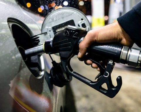 Уряд Польщі ухвалив рішення про суттєве зниження цін на пальне